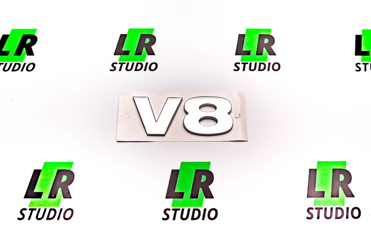Шильда ( Эмблема ) V8 серая